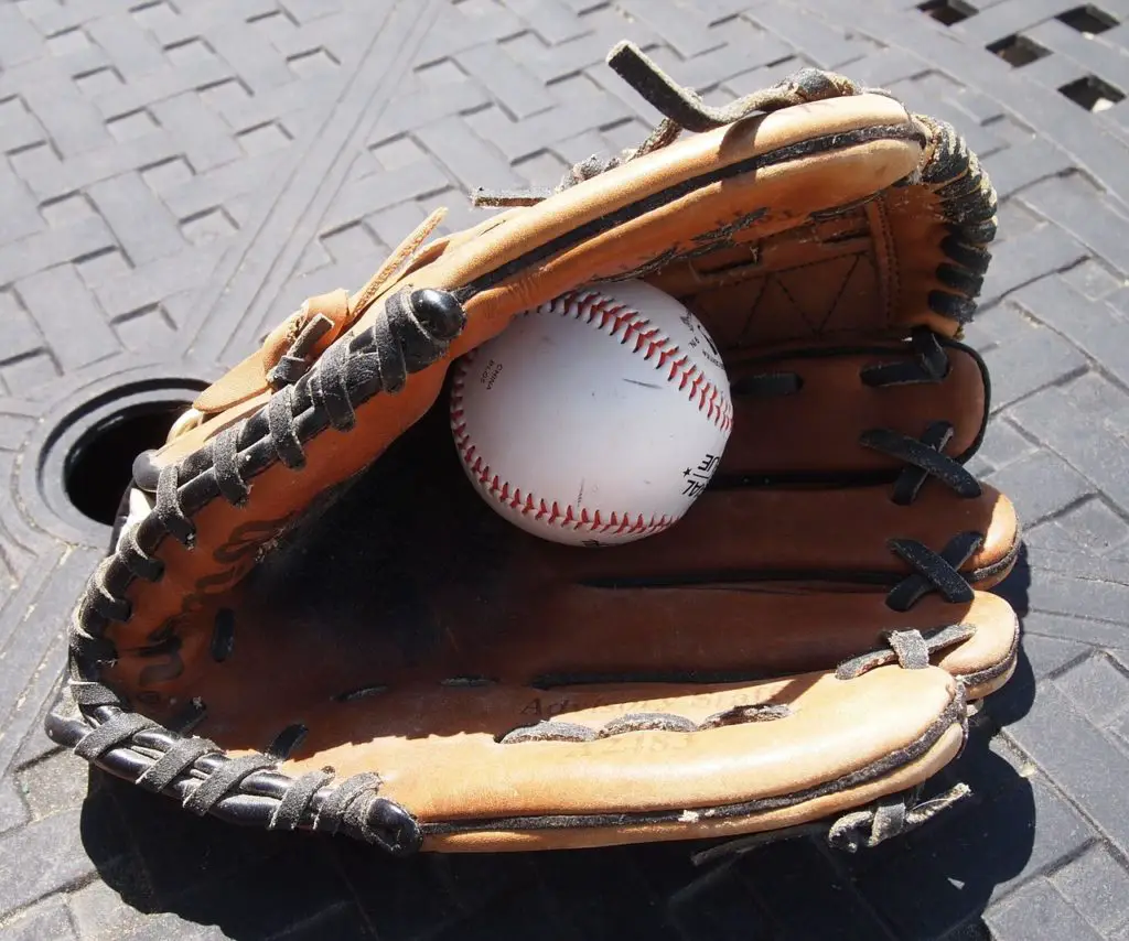 The Top 7 Best Baseball Gloves For Youth Shocking Reviews 2021