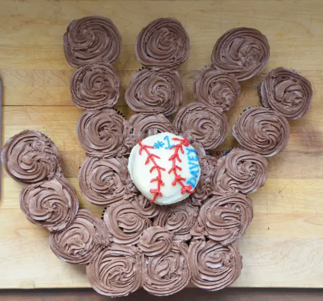 Direstiona on How to Make a Baseball Glove from Cupcakes