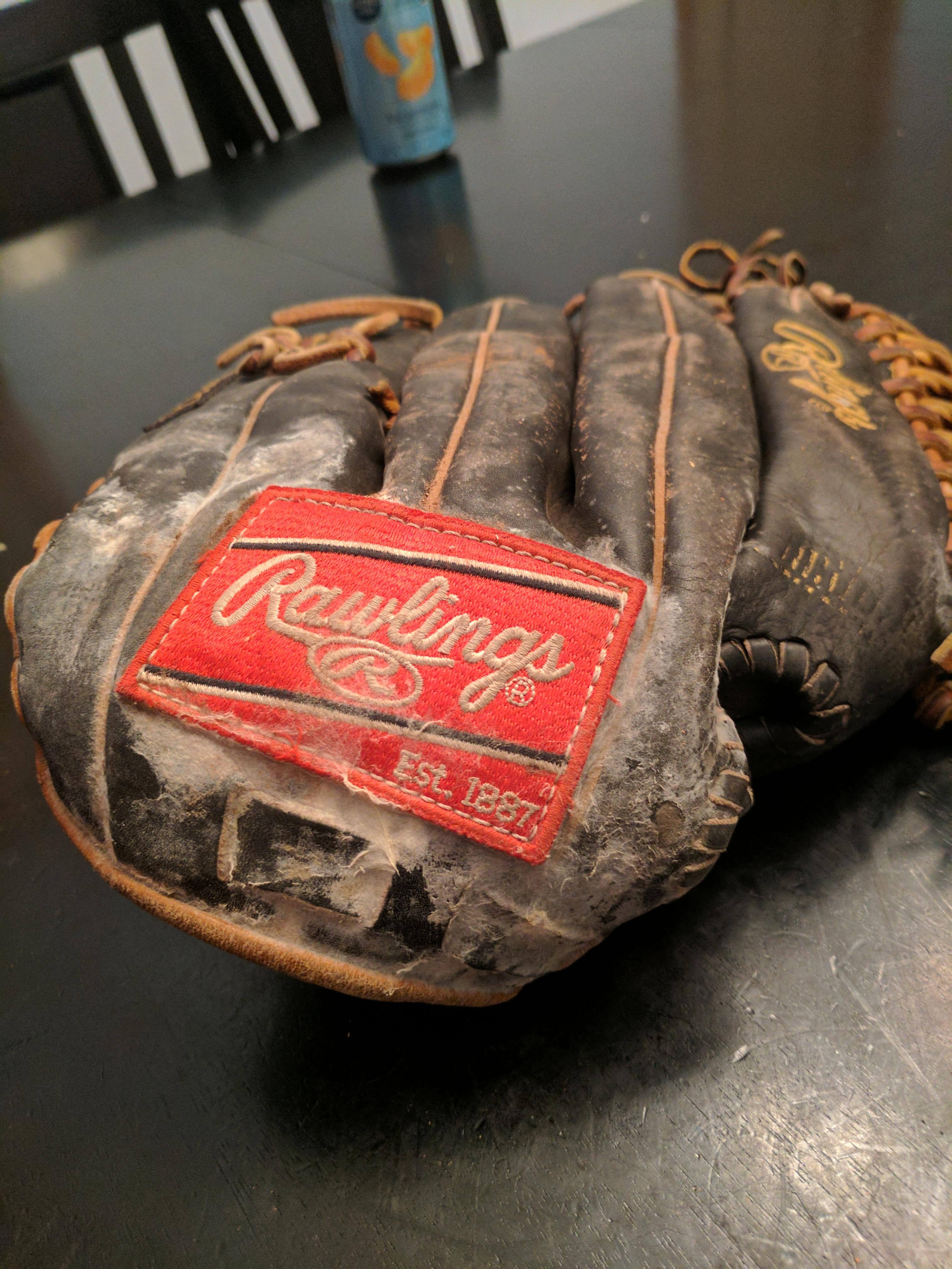 How to Clean the Inside of a Moldy Baseball Glove