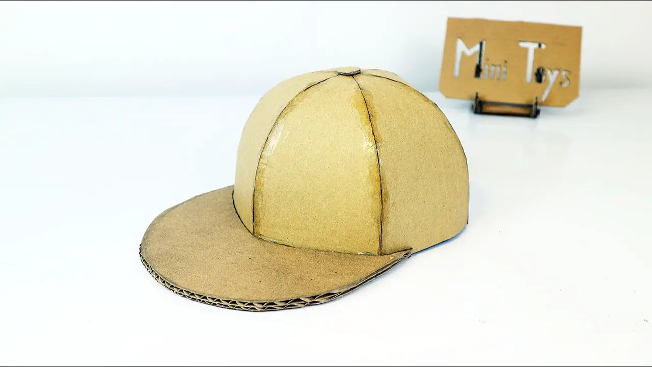 How to Make a Baseball Cap Out of Construction Paper