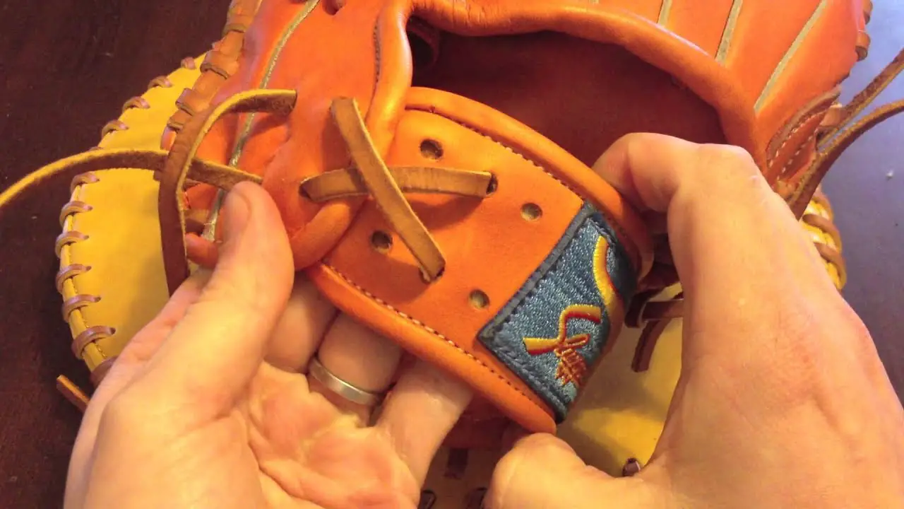 How to Tighten a Rawlings Baseball Glove Without Glove Tool